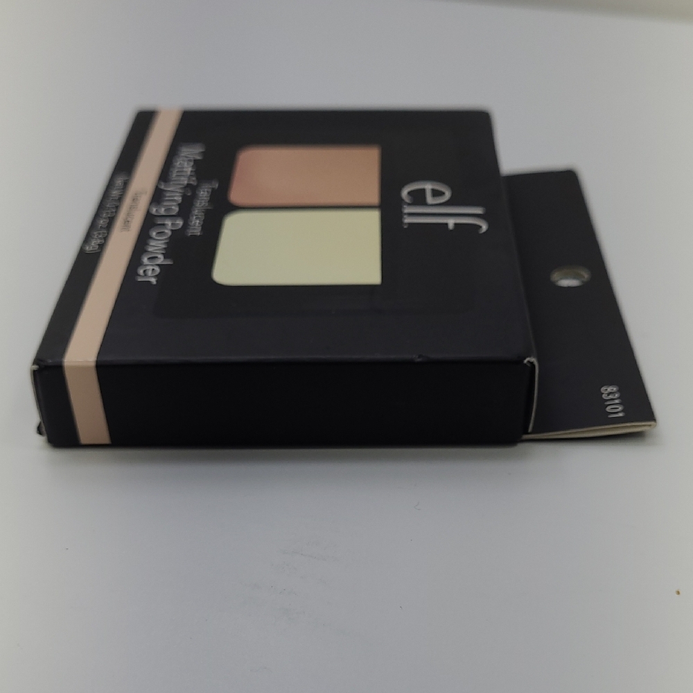 ELF Translucent Mattifying Powder Duo - Translucent - Picture 6 of 7